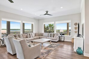 Smart TV, DVD player, books, offices - Waterfront | Private Pool | Pet-Friendly | Boat Slip (Gulf Shores)