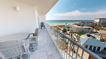Condo, 2 Bedrooms | Outdoor dining