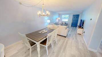 Condo, 2 Bedrooms | Living area