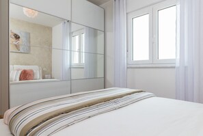 3 quartos, ferros/tábuas de passar roupa, Wi-Fi, roupa de cama