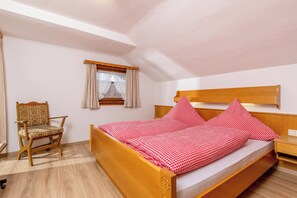 2 bedrooms, internet, bed sheets - Vacation apartment with balcony and mountain view, 72 sqm in a central location (Reit im Winkl)