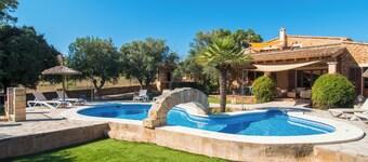 Luxury finca, of over 330 m2, private pool and free WIFI,