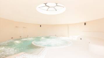 Indoor spa tub