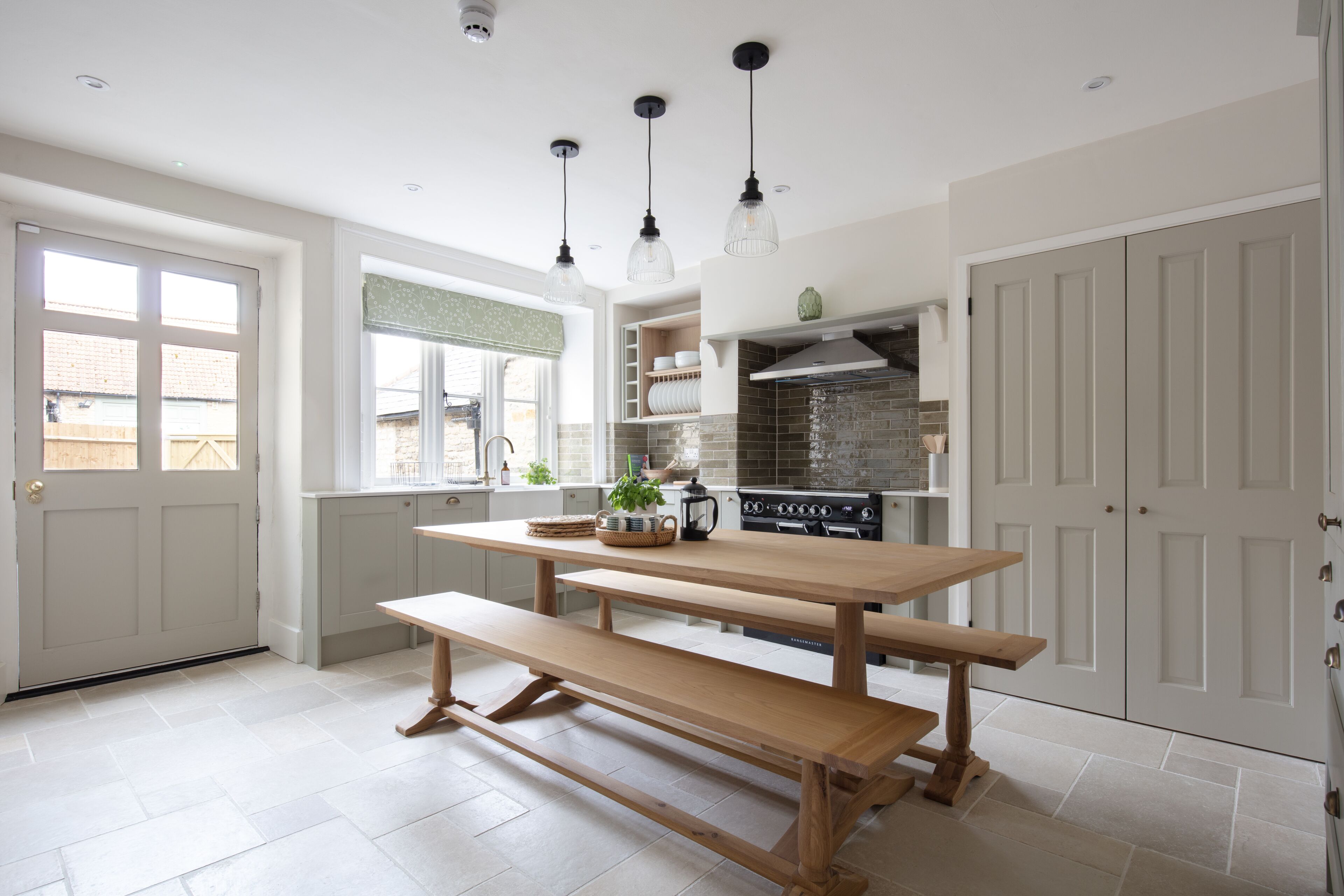 luxury house | living area | 32-inch led tv with cable channels, books