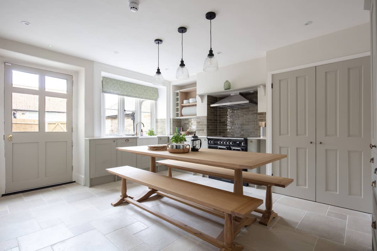 luxury house | living area | 32-inch led tv with cable channels, books