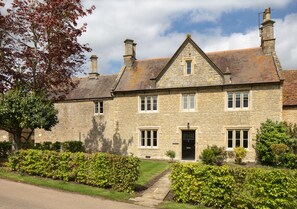 Luxury House | Front of property - The Falcon Hotel (Northampton)