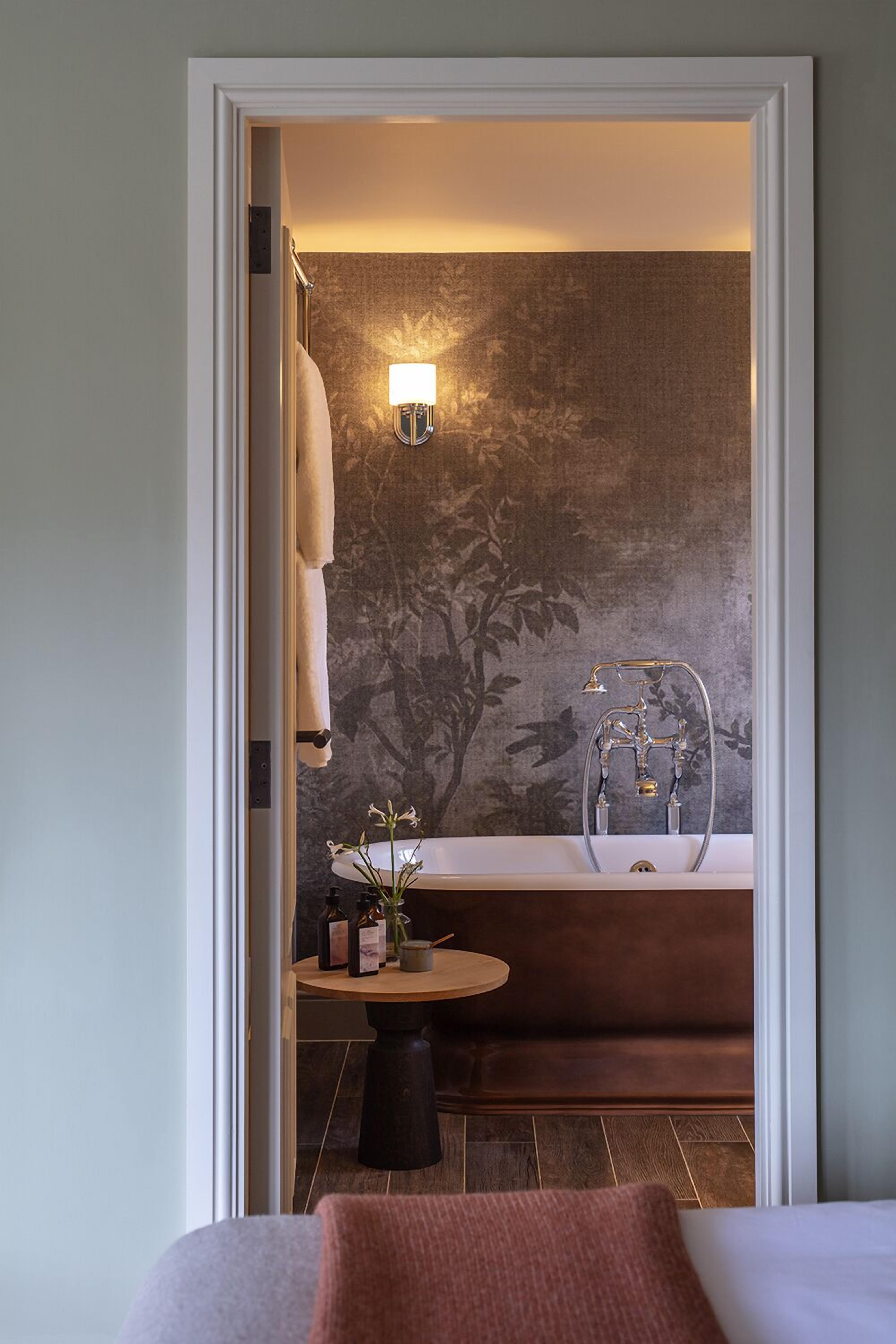 华丽双人房 | 浴室 | 吹风机、毛巾、肥皂、洗发水