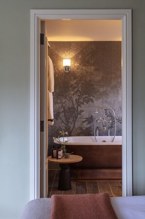 Deluxe Double Room | Bathroom | Hair dryer, towels, soap, shampoo - The Falcon Hotel (Northampton)