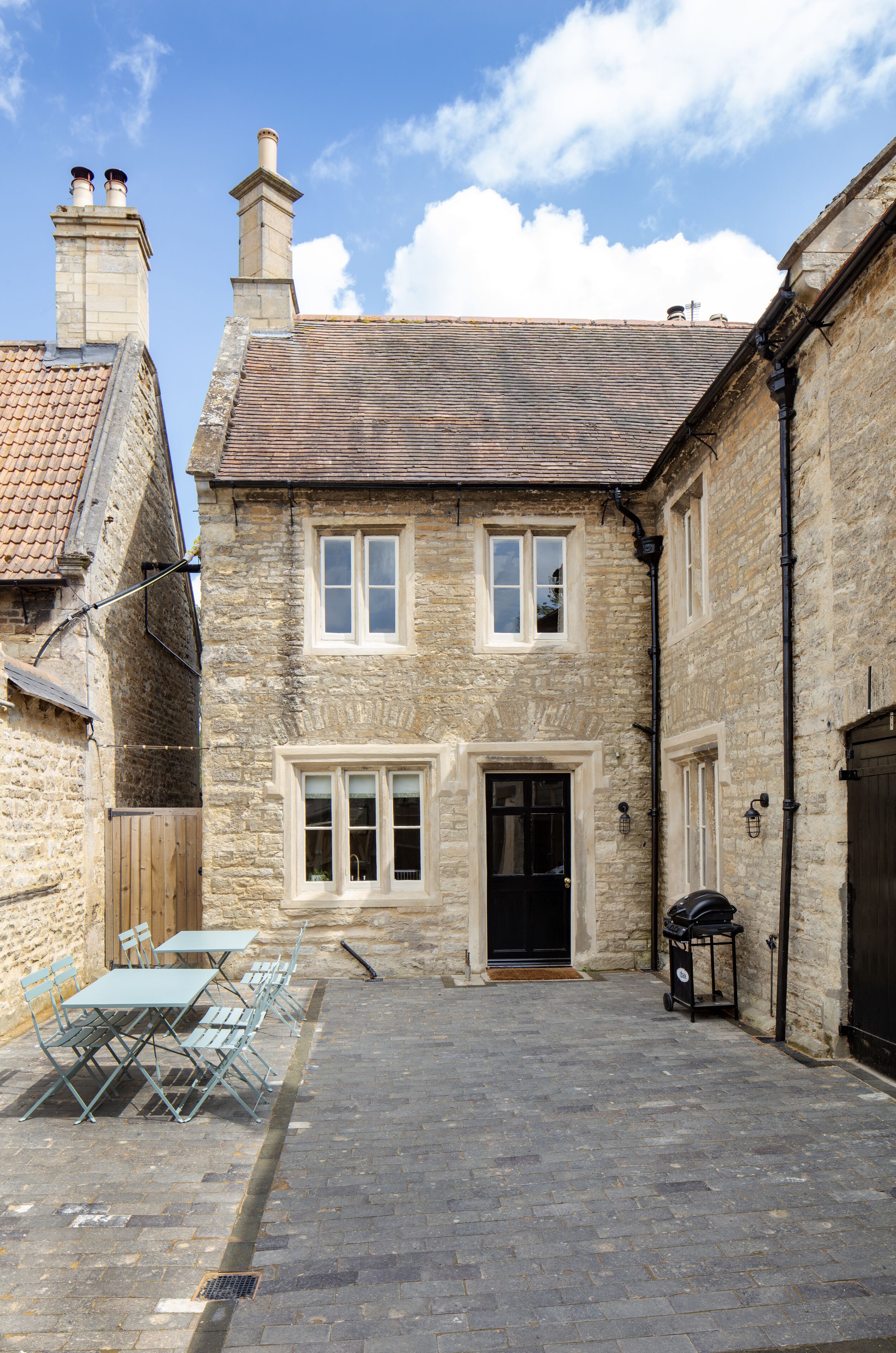 Photo - The Falcon Hotel