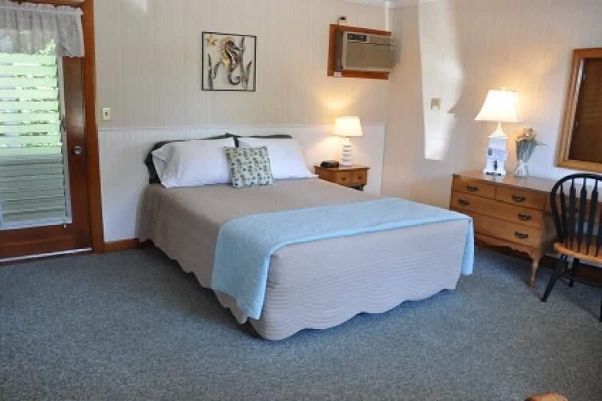Quarto luxo | Roupas de cama premium, ferros/tábuas de passar roupa, Wi-Fi de cortesia
