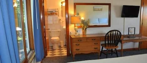 Deluxe Double, River View, Room 6 | Premium bedding, iron/ironing board, free WiFi, bed sheets