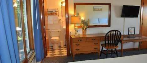 Deluxe Double, River View, Room 6 | Iron/ironing board, free WiFi, bed sheets