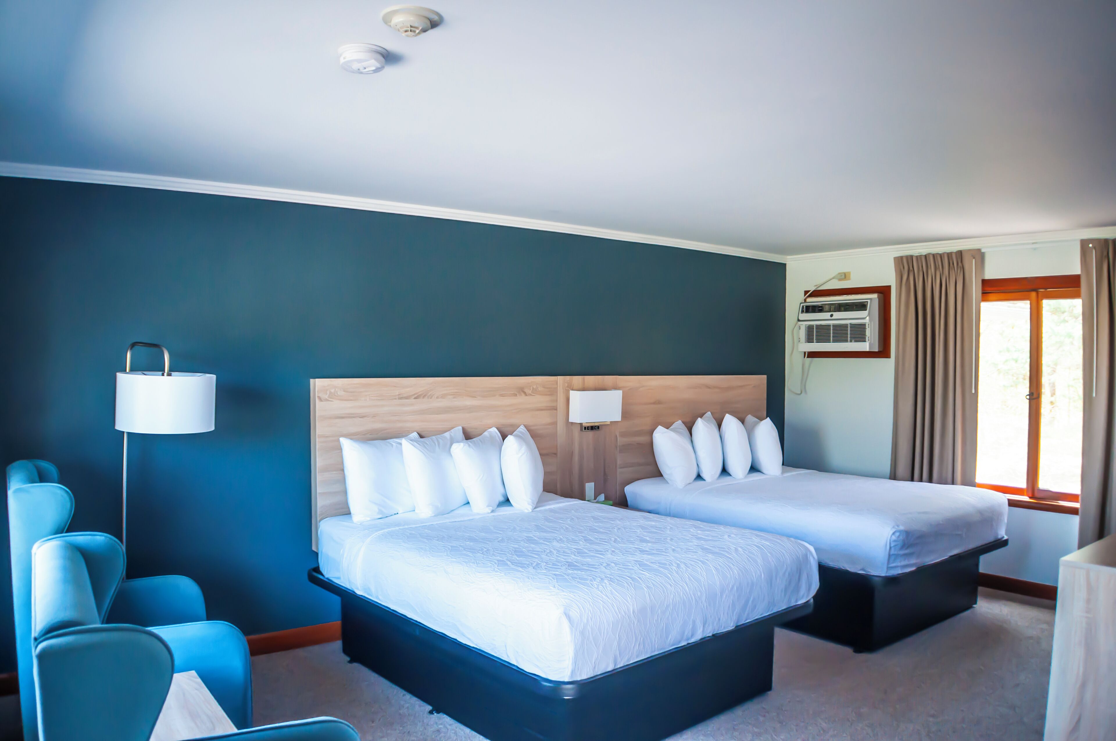 Seprai premium, setrika/meja setrika, Wi-Fi gratis, dan seprai linen