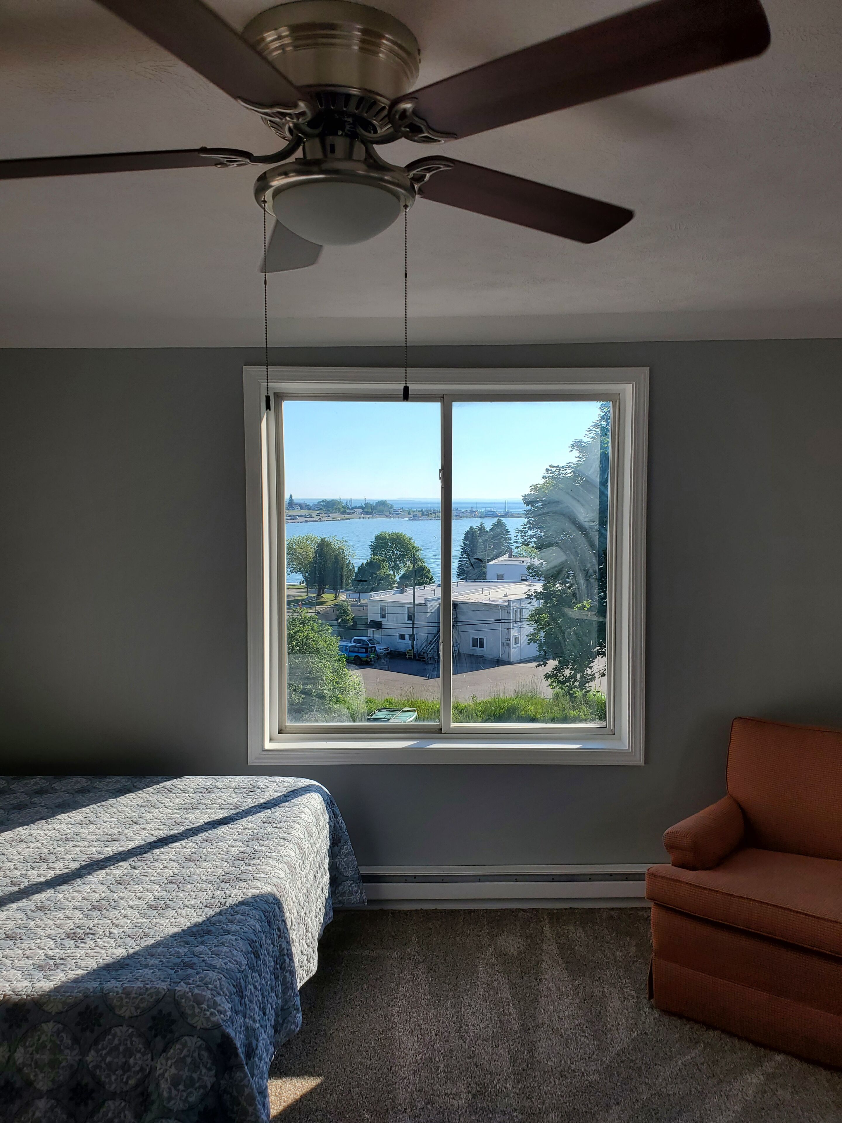 2 多间卧室、免费 WiFi、床单