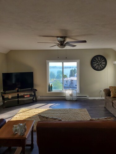 Lakeview Getaway with stunning sunrises