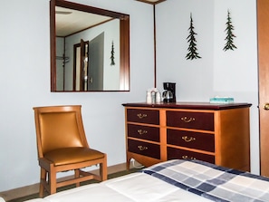 Living area - The Gold Pan Motel (Eagle Nest)