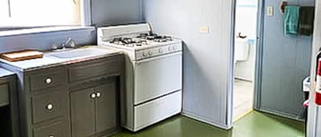 Double Queen with Full Kitchen | Private kitchen | Mini-fridge, microwave, coffee/tea maker, cookware/dishes/utensils