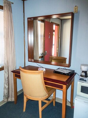 Habitación, 1 cama de matrimonio | Servicio de comidas en la habitación