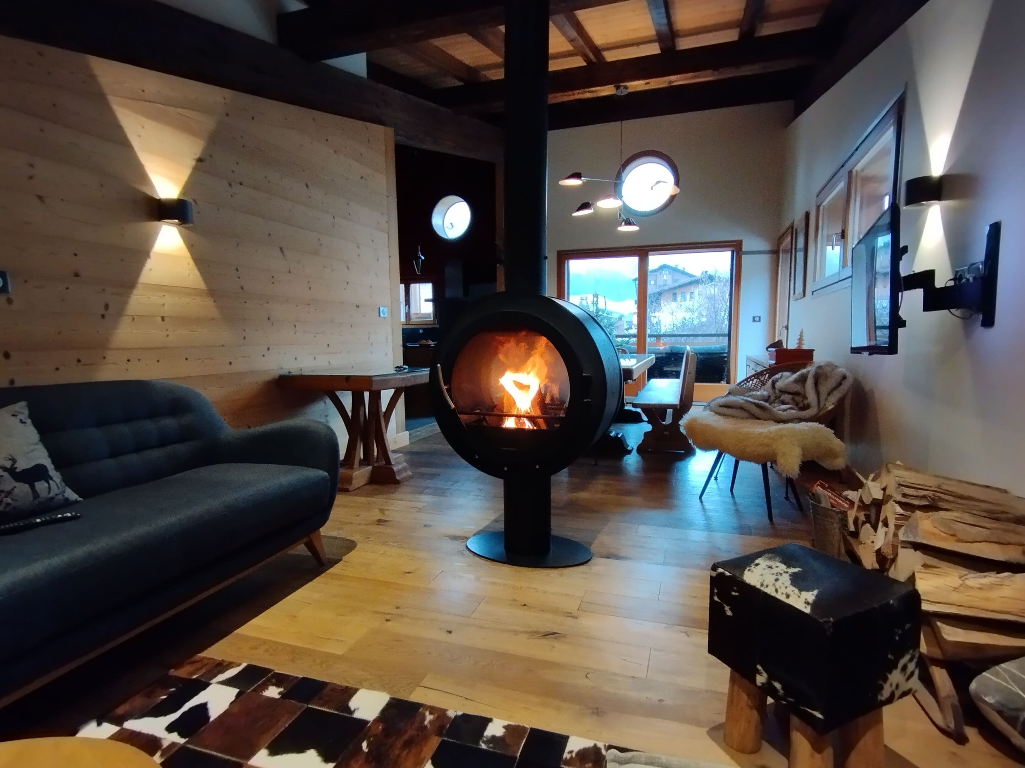 Televisie, een stereo en een printer