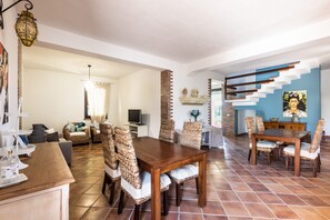 Dining - Villa Falaride (Avola)