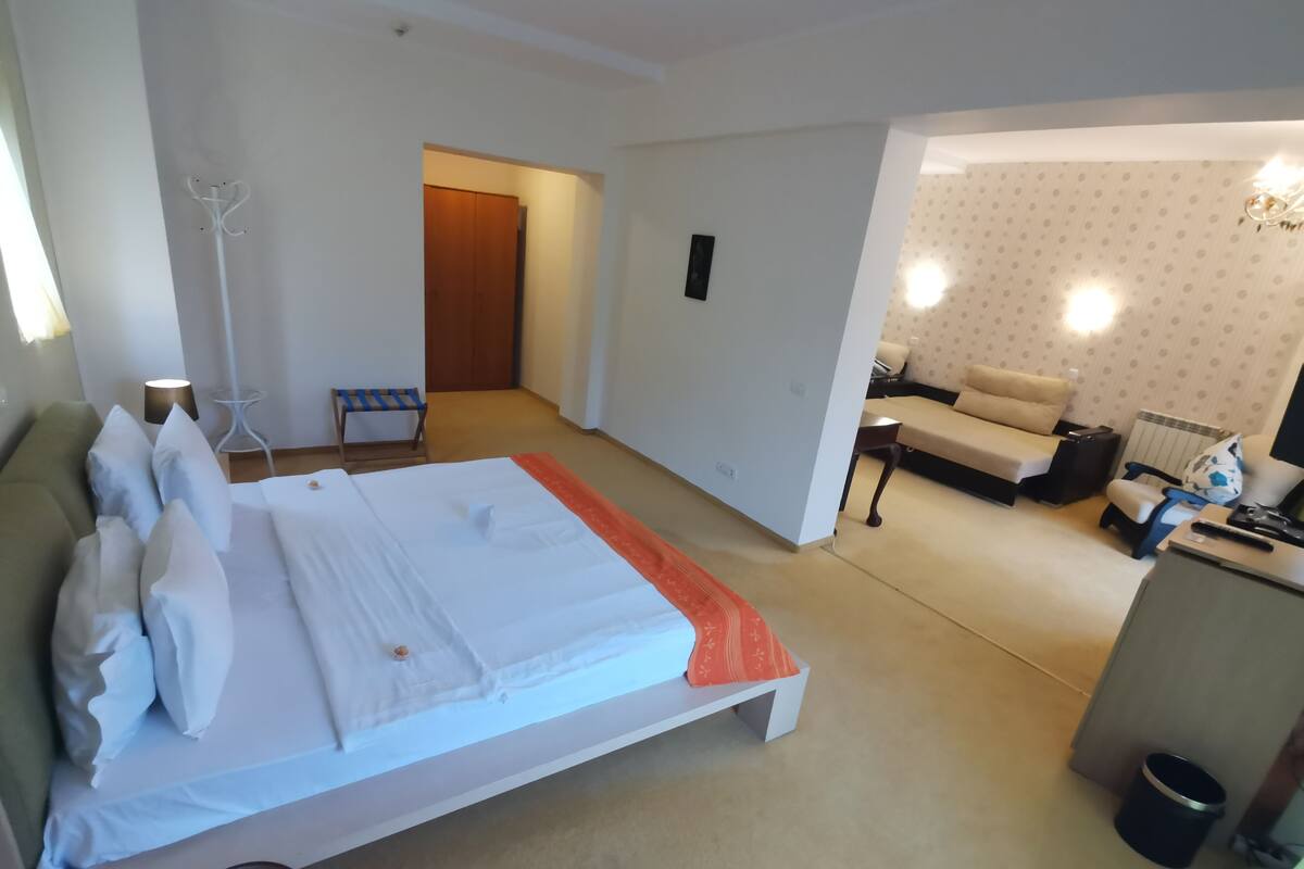 Apartment | Minibar, desk, laptop workspace, individually decorated