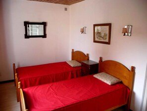 2 chambres, fer et planche à repasser, accès au Wi-Fi (inclus)