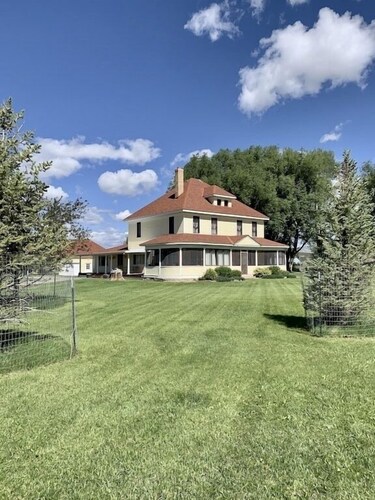 Gorgeous 5 Bedroom 4 Bath Home on the White River