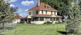 Gorgeous 5 Bedroom 4 Bath Home on the White River