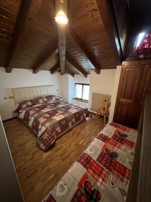 2 dormitorios, tabla de planchar con plancha, wifi y ropa de cama