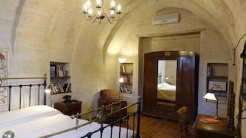 4 bedrooms, WiFi, bed sheets
