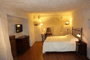 4 bedrooms, WiFi, bed sheets