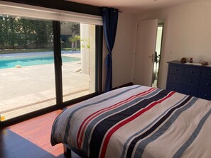 3 chambres, fer et planche à repasser, Wi-Fi, draps fournis