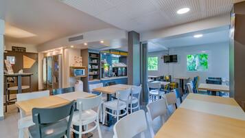 Frokostbuffé hver dag (mot et tillegg)