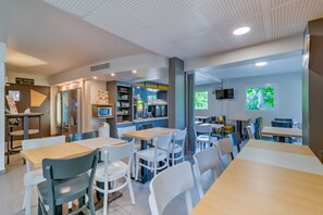 Daily buffet breakfast for a fee