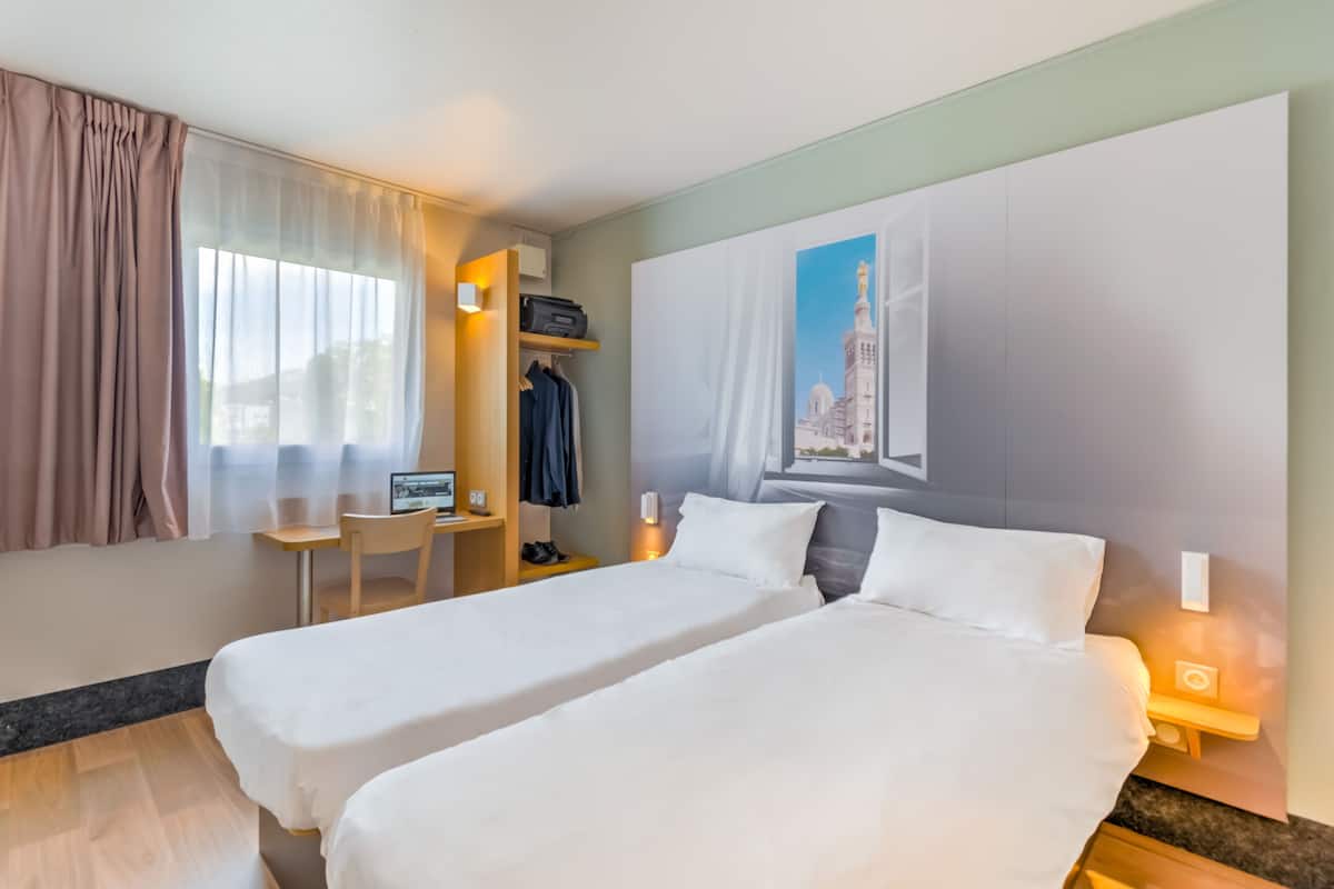 Twin Room | Desk, soundproofing, free WiFi, bed sheets