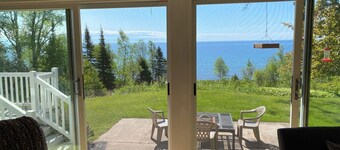 200’ of your own private accessible Lake Superior Shore: Stony Shores Retreat 