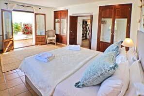 5 slaapkamers, een kluis op de kamer, een strijkplank/strijkijzer