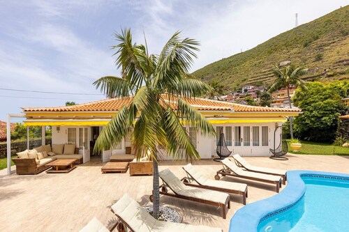 Unique property with 2 villas, tennis court & heated swimming pool - ALL PRIVATE