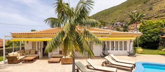 Unique property with 2 villas, tennis court & heated swimming pool - ALL PRIVATE