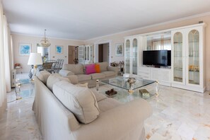 TV, Netflix, streaming services, stereo - Unique property with 2 villas, tennis court & heated swimming pool - ALL PRIVATE (La Orotava)