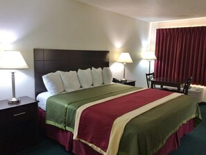 Standard Room, 1 King Bed, Non Smoking, Refrigerator & Microwave | Individually decorated, free WiFi, bed sheets