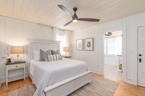 4 bedrooms, iron/ironing board, internet, bed sheets