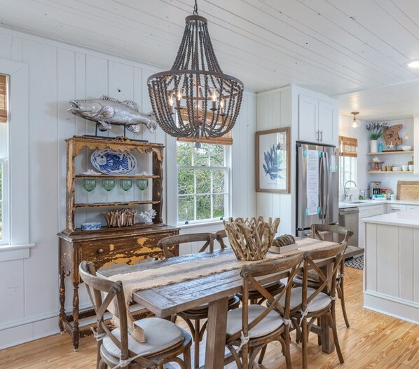 Dining - Beach Therapy: Stylish Cottage with Private Courtyard, Wrap-Around Porches, and Modern Decor. (Tybee Island)