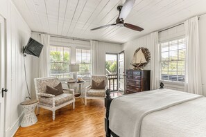 4 bedrooms, iron/ironing board, Internet, bed sheets - Beach Therapy: Stylish Cottage with Private Courtyard, Wrap-Around Porches, and Modern Decor. (Tybee Island)