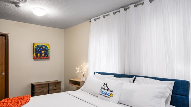 1 bedroom, travel cot, WiFi, bed sheets - Blocks from Yellowstone Park Bison at Buffalo Jump (West Yellowstone)