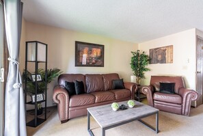 Televisión y chimenea 