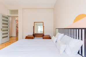 5 bedrooms, iron/ironing board, Internet, bed sheets - INCREDIBLE DUPLEX PENTHOUSE & TERRACES & PARKING (Porto)
