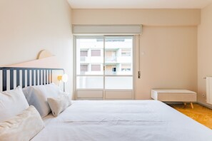 5 bedrooms, iron/ironing board, Internet, bed sheets - INCREDIBLE DUPLEX PENTHOUSE & TERRACES & PARKING (Porto)