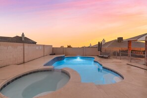 Outdoor pool - Hot tub with city views 
     -NO PARTIES ALLOWED- (Albuquerque)