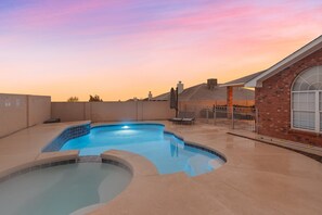 Outdoor pool - Hot tub with city views 
     -NO PARTIES ALLOWED- (Albuquerque)